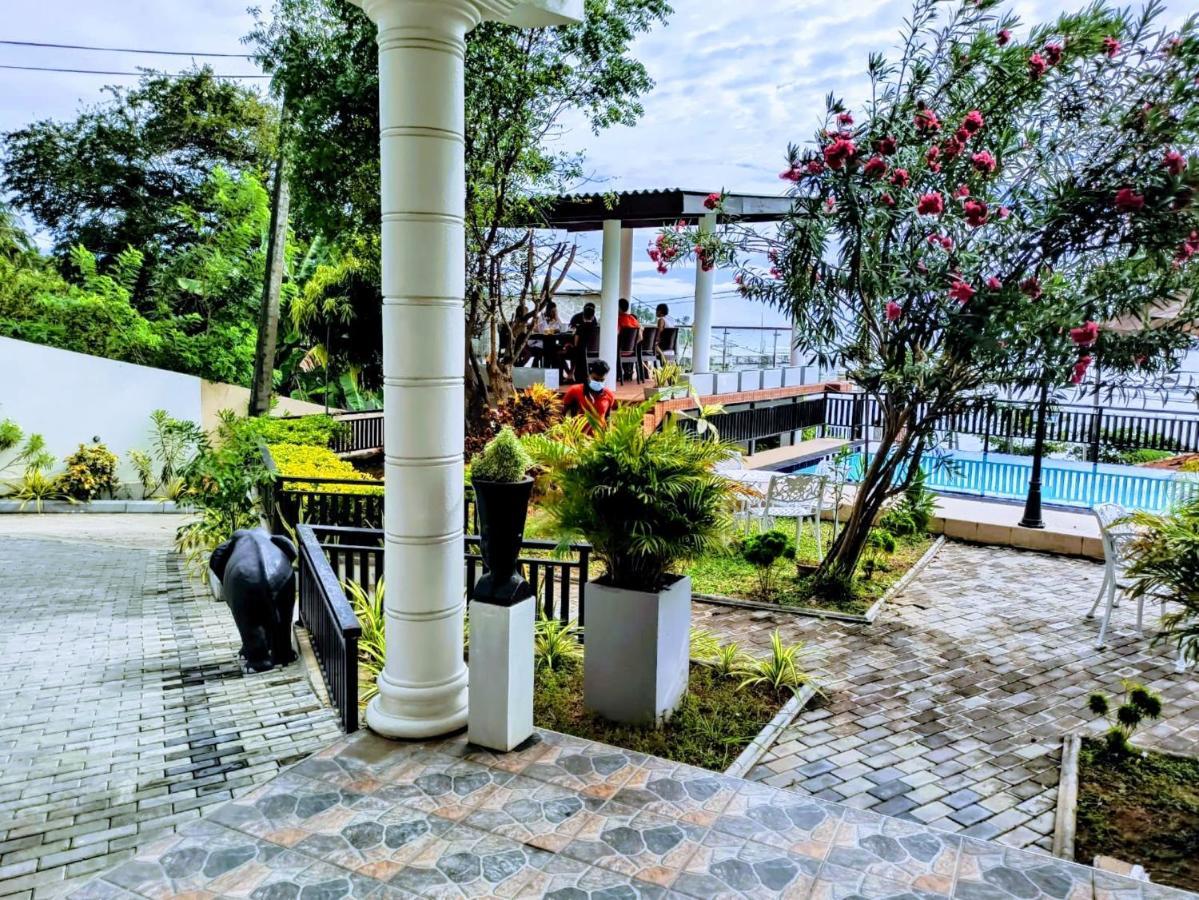 טנגלה Queens Beach Hotel מראה חיצוני תמונה