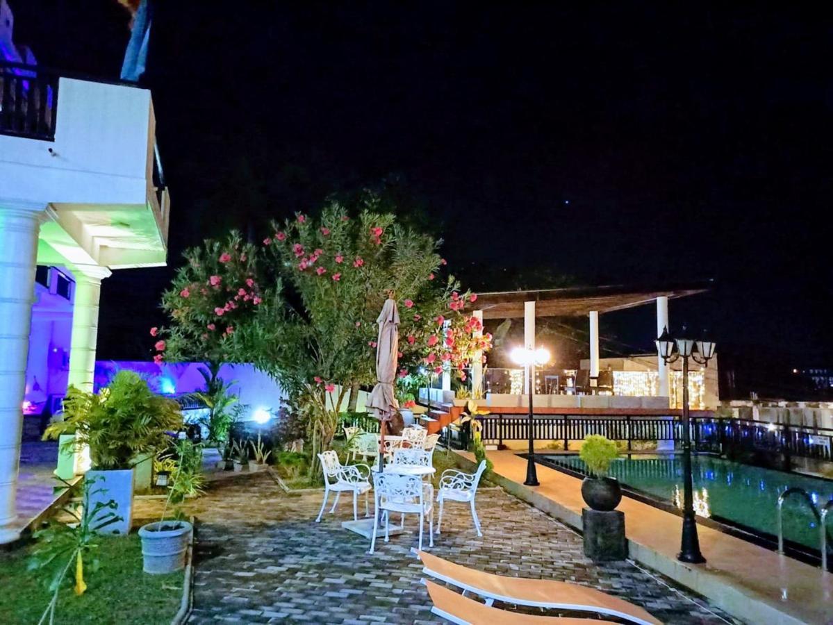 טנגלה Queens Beach Hotel מראה חיצוני תמונה