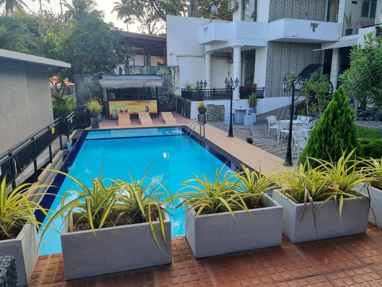 טנגלה Queens Beach Hotel מראה חיצוני תמונה