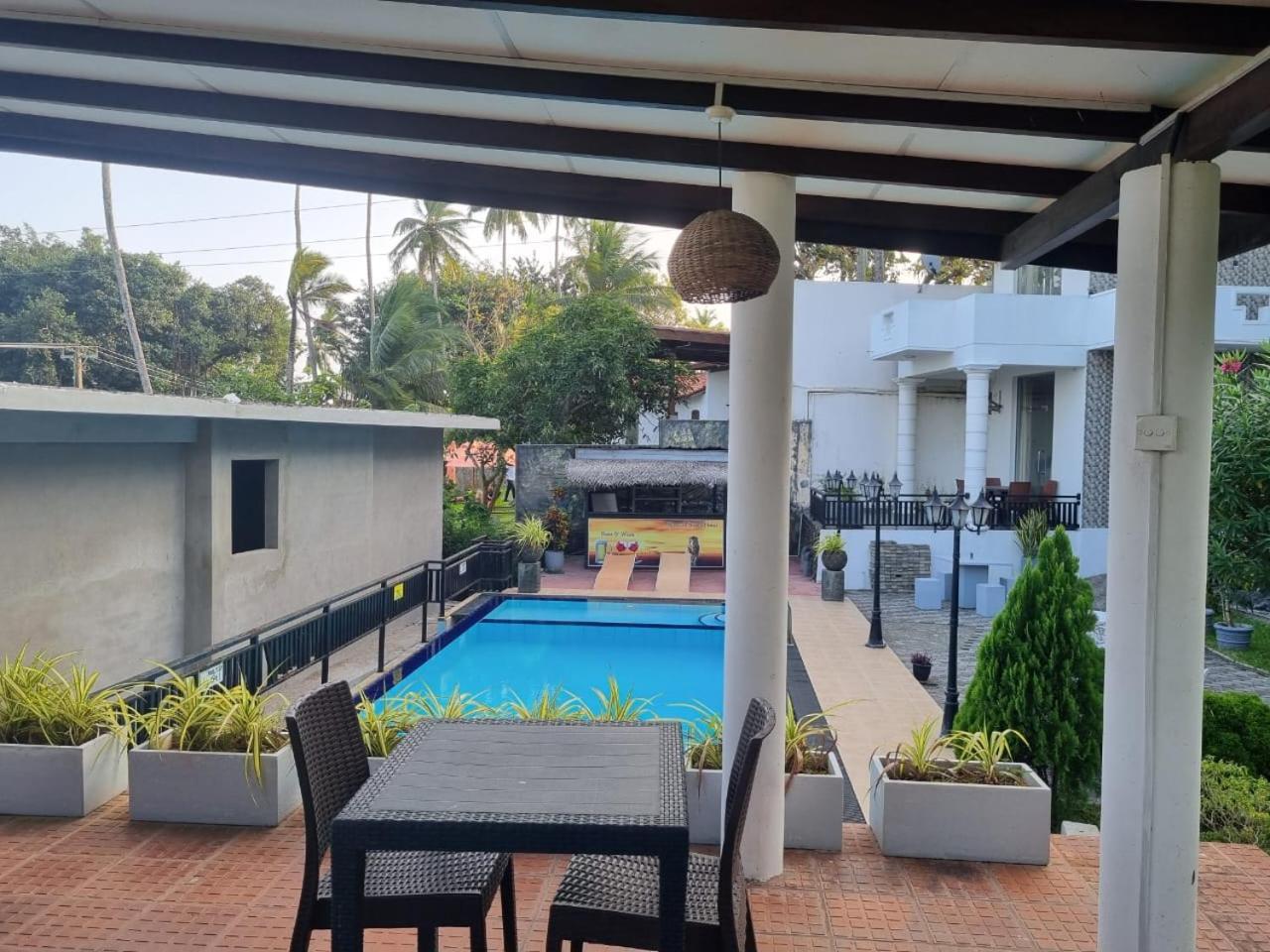 טנגלה Queens Beach Hotel מראה חיצוני תמונה