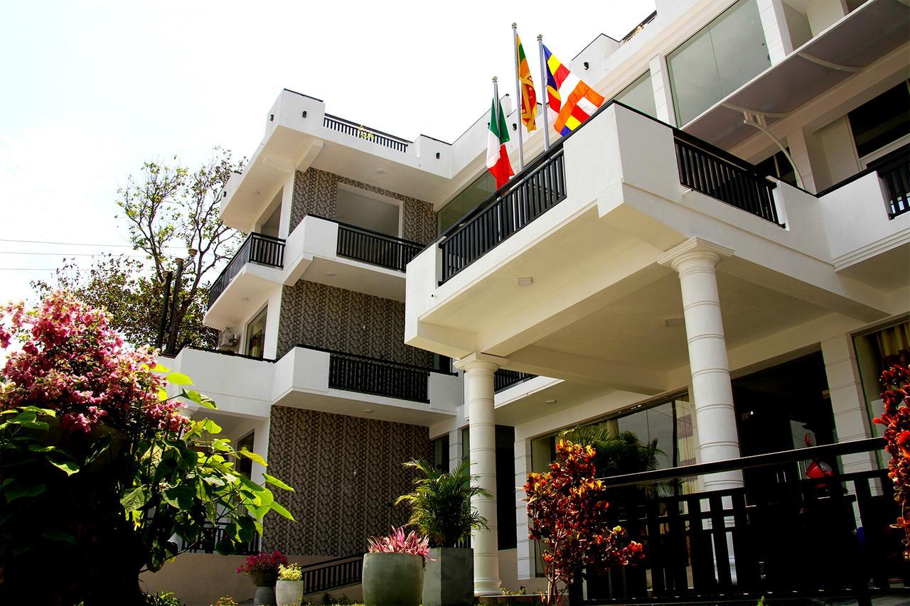 טנגלה Queens Beach Hotel מראה חיצוני תמונה